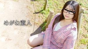 031722_01 Megane Amateur ～戴眼鏡的巨乳少女跨坐馬桶想要雞巴～ 山口理央