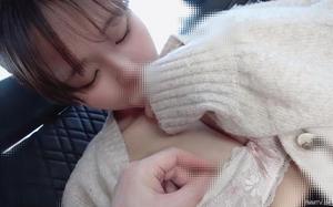 fc2-ppv 3231541 [第一槍] 我在鄉下找到的一個女孩◯生R-chan，見面後立即在車上口交，Mankupa，從串麵包的縫隙中猛烈魷魚後，我會在嘴裡射精FC2-PPV-3231541