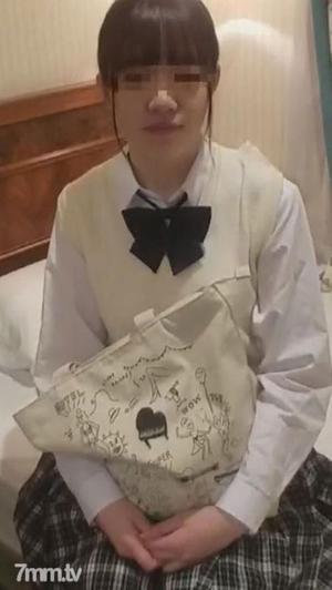 [fc2-ppv 1465918]※期間限定【個撮】県立商業科②文学少女。下校中に合流してそのままホテルで初挿入ハメ撮り