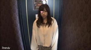 [FC2-PPV 1316094]【モ無 初撮り】アパレル店員あみちゃん19歳 人生初イキに困惑！ハメ撮り！！【個人撮影】