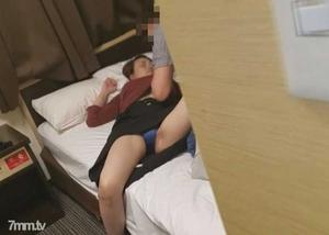 [fc2-ppv 2101292]娘も近日公開【個人】病気で返済できない奥さん入院前に中出し。。債務を娘に切り替え FC2-PPV-2101292